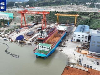全球最大内河万吨级纯电动运输船下水：2.4万度电 续航500公里 !