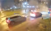 罗马尼亚版《速度与激情》！一辆奔驰失控高速起飞 飞跃两辆汽车 ！