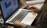 男子因社恐40岁才找到合适的工作：拍视频讲量子力学、生命科学 !
