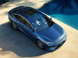 贴身比亚迪秦PLUS 吉利银河A7 EM/EV双车上市：8.98万起 ！