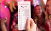 夫妇彩票中1500万仅告诉孩子中1.5万：理由被网友直言强大 ！