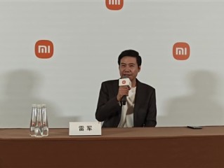 雷军称小米17系列跨代升级：很多地方超越苹果！挺惊讶改名引起的舆论 !