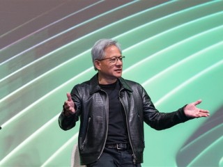 英伟达中国份额暴降至0！黄仁勋：我想向中国销售Blackwell芯片 !