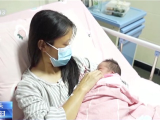 “台风宝宝”顺利出生：小名霆锋 谐音取自“停风” !
