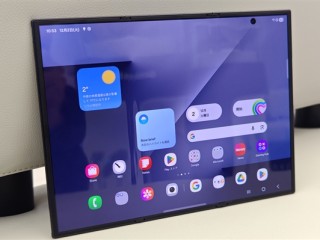 三星Galaxy Z TriFold供不应求：数百人排队疯抢 两分钟内售罄 ！