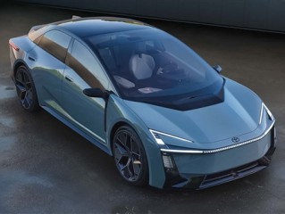 丰田玩激进 买菜车超进化!全新卡罗拉概念车首发 !