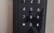 女子受回南天影响 有家进不了：智能门锁无法识别 ！