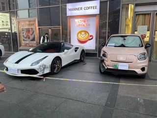 含一辆法拉利488!62岁大妈开车误操作连撞多车:官方通报 !