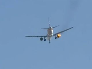 美国航空公司一客机起飞后发动机起火 现场视频曝光 ！