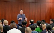 胖东来创始人建议企业拿出50%利润给员工 直接涨在工资里 ！