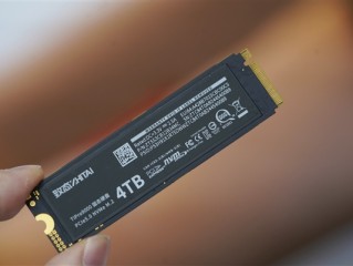 2025年闪迪股价飙涨559%别吃惊：今年存储继续涨价不能停！ 