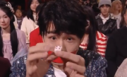 湖南元宵晚会魔术表演引关注！邓男子吐金鱼太震撼 ！