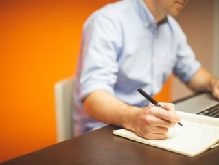 招有犯罪前科人员不意外！胖东来保安保洁也要求本科学历 !