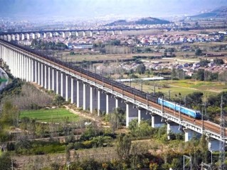 8倍于复兴号标准动车组!超长火车震撼再现:到底有多少节车厢 !