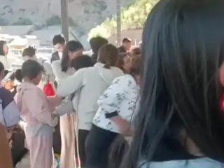 景区飞天魔毯失控 多名游客被甩出：目前项目已停运，正在检修 ！