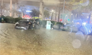 广州番禺暴雨 有人晒第一辆泡水小米SU7诞生 后续来了 ！