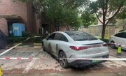 奔驰电动车小区地库起火：预约充电结束后热失控 !