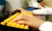 父亲名字+母亲身份证竟通过实名认证 孩子充值游戏3万全部要回 !