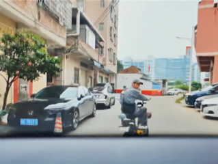 阿维塔车主连续三次误踩油门 AEB全部刹停:救了小哥一命 !