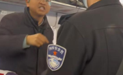 高铁停运男子怒问为何不让下车 ！12306回应：不是经停站，没有安全保障 ！