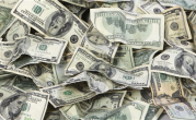 美国一运钞车掉落30万现金：50多名路人现场捡钱瓜分 ！