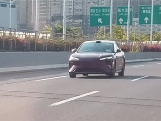 海洋网旗舰轿车 比亚迪海豹08实车曝光：大波浪尾灯异常醒目 ！