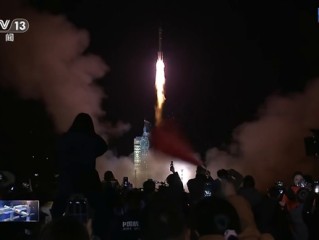 我国神舟二十一号载人飞船点火发射！ 