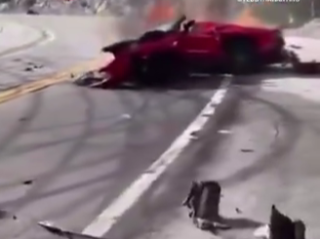 《使命召唤》创始人车祸现场曝光 超跑撞击护栏光速起火 ！