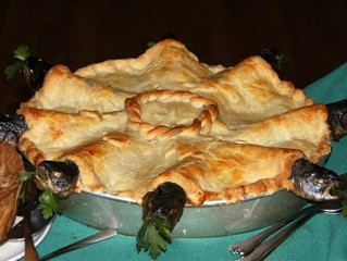 日本餐厅开创异形饺子 宛如抱脸虫出壳！满嘴尖牙很惊悚 ！