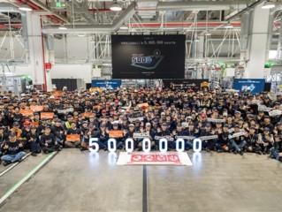 特斯拉：上海超级工厂第500万个电池包下线 !