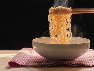 牛肉面馆一碗“管饱面”全网爆火：有人跨省来吃面 !