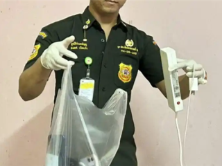 泰国男子因边充电边玩手机触电身亡 遗体焦黑 !