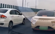 上海高架惊现路怒狂徒！司机因一句吐槽暴怒踹车：被依法行拘 ！
