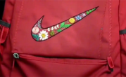 NIKE将给在书包缝NIKE标的妈妈寄礼物：不是“律师函” !