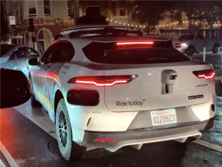 旧金山市区停电 大量Waymo自动驾驶出租车堵死交通 ！