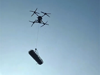 户外博主徒手攀岩不慎坠亡 遗体被无人机运下山 ！