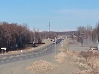 美国一顾客吃完饭 直接在公路上起飞飞机回家！网友：GTA既视感 !