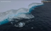 重达万亿吨！全球最大冰山A23a出现崩解迹象 !