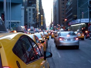 网约车司机捡乘客相机拒不归还 平台垫付钱给司机后 仍不配合 ！