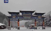 河北承德多地4月飘雪 内蒙古也突降大雪：家长送娃半路接停课通知 ！