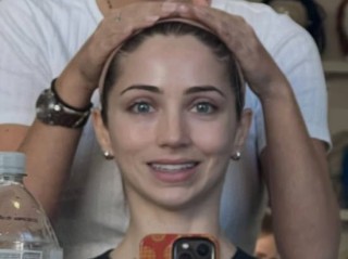 明年3月10日开播!《海贼王》真人版娜美晒片场照:美丽大雷 活泼可爱 !