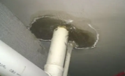 卫生间漏水到楼下不砸砖可以做防水吗?