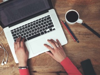 男子4.5万月薪工作被前公司搅黄：法院判了 !