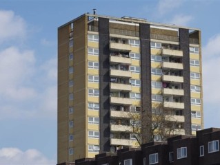 男子花8万元网购70平海景房引热议 回应：房子已成功过户 ！