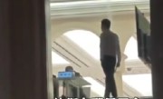 网友称路过拍下华为员工开会视频：和电视剧一模一样 ！