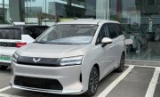 五菱版“GL8”来了！五菱星光730实车亮相：双侧滑门 插混动力 !