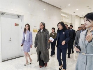 卡塔尔公主到访京东美术馆 章泽天与京东CEO许冉陪同 ！