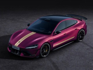 小米SU7 Ultra新增暮光玫瑰车漆、三档可调碳纤维尾翼：选装价1.1万、1.2万 ！