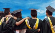 在职研究生学费一年多少（了解在职研究生一年的学费情况）