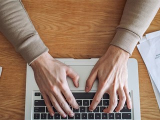 员工称不涨工资干不了 2天后被离职：法院判了 ！